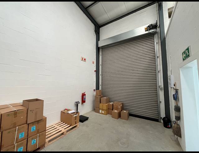 132M² WAREHOUSE TO LET IN RIVERGATE